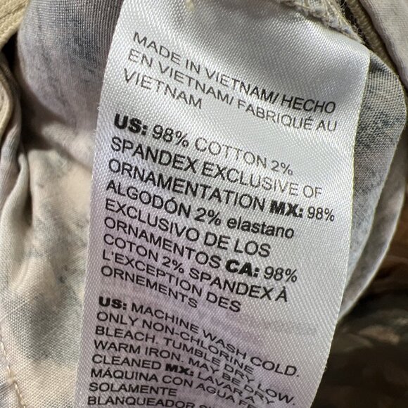 Chicos Women's Roll Tab Pants Size 8 Floral Tropical Lightweight Zipper Button - Picture 10 of 10